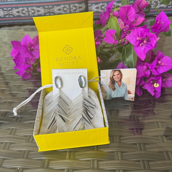 Glamorous Kendra Scott Justyne Statement Earrings ~ Never Worn - Picture 3 of 6